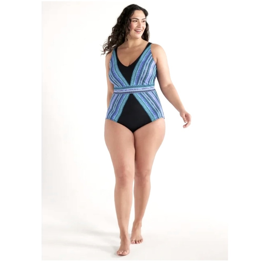 🛑 3 For $30 SALE🛑Embrace your Curves by Miracle brands multicolor bathing suit